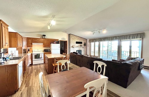 Bay Lake Cabina | Huge Lakefront 3bd + Loft + 2 Kitchen Cabin on Recreational Bay Lake- Game Room
