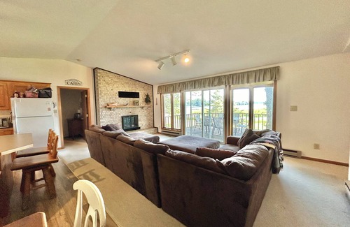 Bay Lake Cabina | Huge Lakefront 3bd + Loft + 2 Kitchen Cabin on Recreational Bay Lake- Game Room