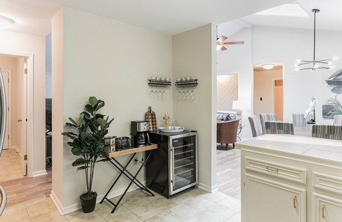 Gainesville Casa | Huge Lakefront, Pvt Dock, King bed, Pets Ok