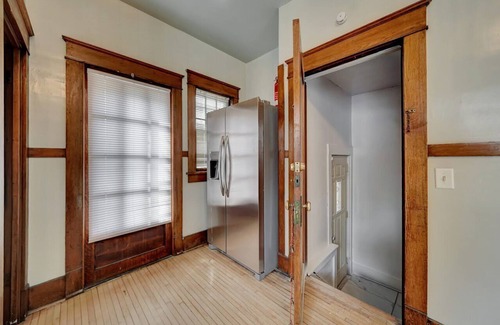 Near South Casa | 🍸🫒HUGE Luxurious 6BR+ Historic Gem by UNL Huskers: VRBO Lincoln NE - Pets OK