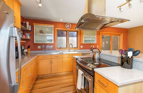 The Galena Territory Casa | Huge Luxury 4-Bedroom Home! Stunning views! Walk-in Shower, Hot Tub, Fire Pit.