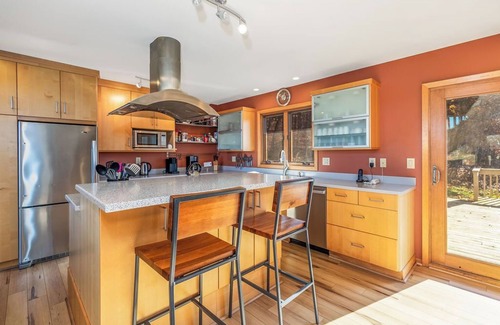 The Galena Territory Casa | Huge Luxury 4-Bedroom Home! Stunning views! Walk-in Shower, Hot Tub, Fire Pit.
