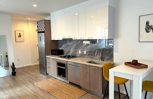 Little Italy Apartamento | Huge Modern 2 bedroom in Little Italy