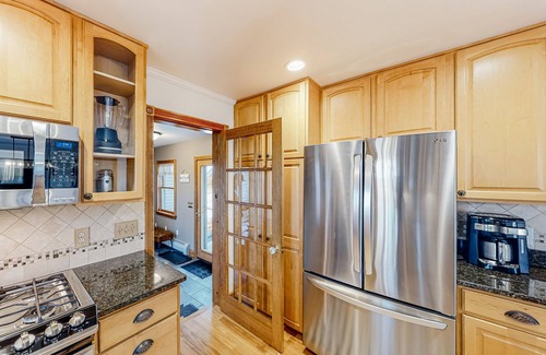 Mount Holly Casa | Huge Modern Estate w/ hot tub, mountain views, minutes to Okemo