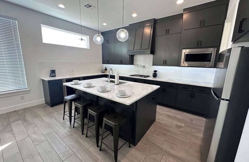 Central Oklahoma City Casa | HUGE Modern House Near Bricktown