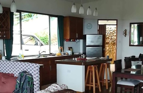 San Isidro de El General Casa | Enorme casa de un dormitorio con impresionantes vistas, brisas frescas 1/2 hora a Dominical