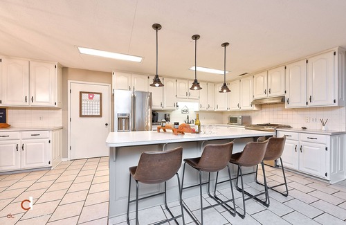 Fayetteville Casa | Abierto plan de piso abierto 5 dormitorios / 3 baños completos Inicio 8 minutos de U de A
