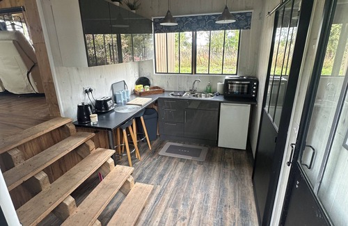 East Drayton Cabina | Huge open plan Log Cabin in Weston, Newark hot tub WiFi wood stove pets parking