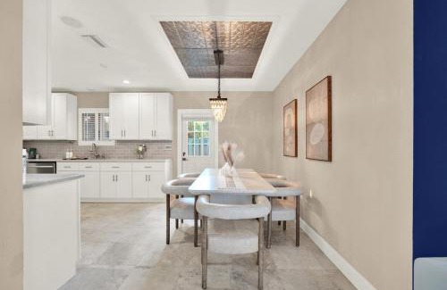 Riverside Park Casa | HUGE Outdoor soccer 4BR HEATED Pool house near Las Olas
