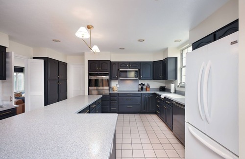 Leon Valley Casa | Huge Pickleball Mansion~Sleeps 26~Pool & Hot Tub