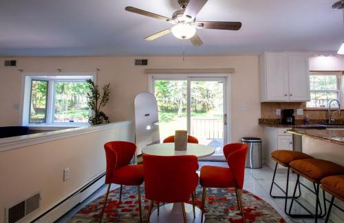 Tunkhannock Township Casa | Huge Pocono Dreamhouse 4 bedrooms 12 guests