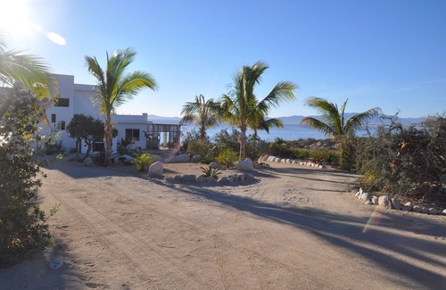 El Sargento Villa | Enorme, privado La Ventana / El Sargento Casa y playa Bodega en el océano ~ 3K SQf