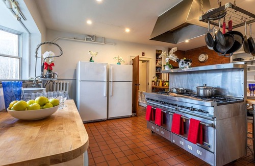 Manchester Center Casa | HUGE Private VT Mansion: 15 bedrooms, 12 bath, Sleep 34! Yoga retreats, corporate offsites, DIY weddings, family reunions, Dogs welcome