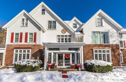 Manchester Center Casa | HUGE Private VT Mansion: 15 bedrooms, 12 bath, Sleep 34! Yoga retreats, corporate offsites, DIY weddings, family reunions, Dogs welcome