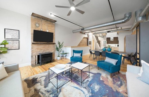 Over-the-Rhine Casa | Huge Retrea w Rooftop Deck Stay At Farmers Market