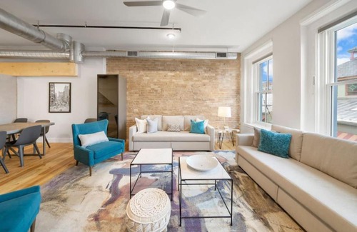 Over-the-Rhine Casa | Huge Retrea w Rooftop Deck Stay At Farmers Market