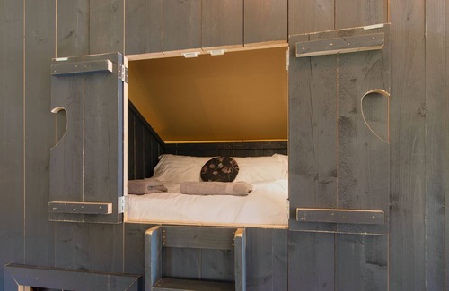 Littleport Cabina | Huge Safari Lodge with Swimming Lake