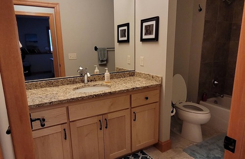 Shorewood Casa | HUGE space with room to spread out! Close to Excelsior and Lake Minnetonka.