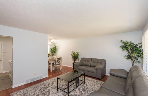 Berwick Casa | Huge & Spacious 4BR Home in the heart of DSM