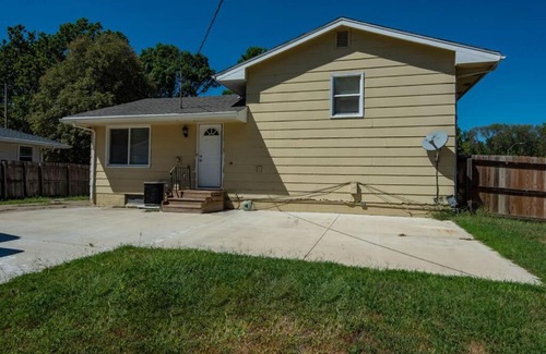 Berwick Casa | Huge & Spacious 4BR Home in the heart of DSM