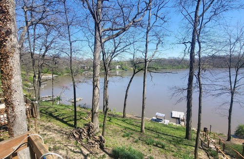 Danville Casa | Huge Summer Lake House! On the Water! Sleeps 12. 5BR/4BA. Canoes, Kayaks & more!