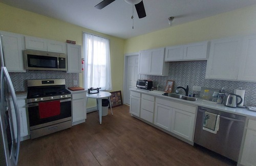 Ventnor City Casa | Huge Victorian 1 block from Bay and 3 blocks from Ventnor Beach
