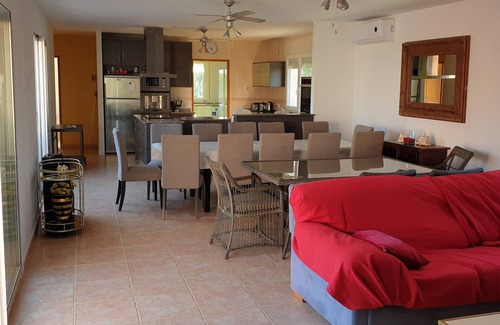 L'Ametlla de Mar Villa | Villa XXL, 13 habitaciones, 8 baños, capacidad para 38 personas.