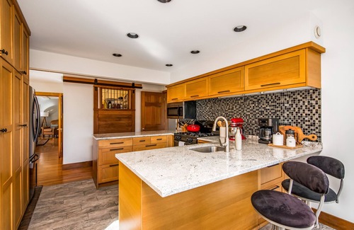 Waterbury Center Casa | Huge Waterbury Home near Stowe Mountain / views & sauna