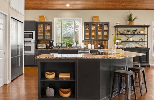 McQueeney Casa | Huge Waterfront Lodge: Sleeps 30, Perfect for Reunions & Retreats!