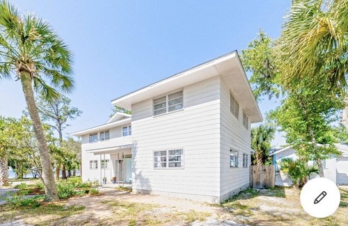 Panama City Casa | Huge waterfronthome on historic St. Andrews Bay