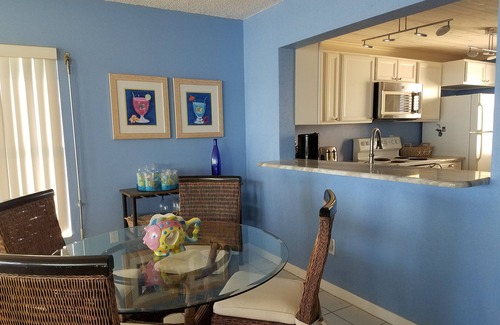 Fort Pierce Shores Condominio | ¡Enorme balcón envolvente con fabulosas vistas al mar!