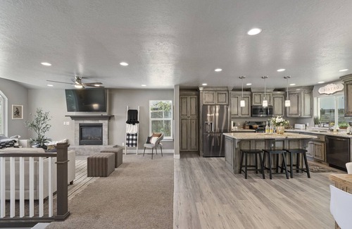 Sunset Heights Casa | Huge Yard. Hot Tub. Playground. Trampoline.
