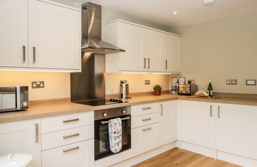 Staveley Casa | HUGILL COTTAGE, pet friendly, with open fire in Staveley