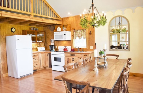 Ore City Cabaña | Huguenot Lakefront Storybook Cottage