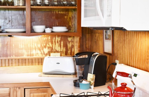 Ore City Cabaña | Huguenot Lakefront Storybook Cottage