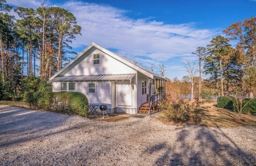 Ore City Cabaña | Huguenot Lakeside Cottage, 2-bedroom Plus Loft on Lake O' the Pines