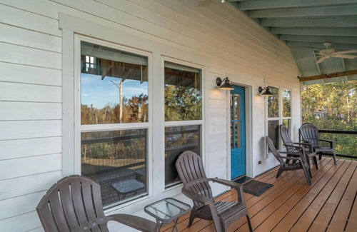 Ore City Cabaña | Huguenot Lakeside Cottage, 2-bedroom Plus Loft on Lake O' the Pines