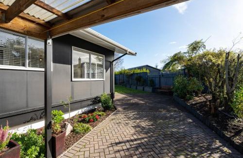 Taupo Casa | Huia Cottage - Taupo Holiday Home