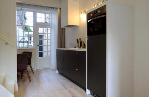 Franeker Casa | Huisje aan de gracht