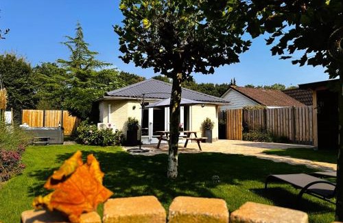 Municipality of Ermelo Casa | "Huisje op de Veluwe" met privé Jacuzzi en Bar!