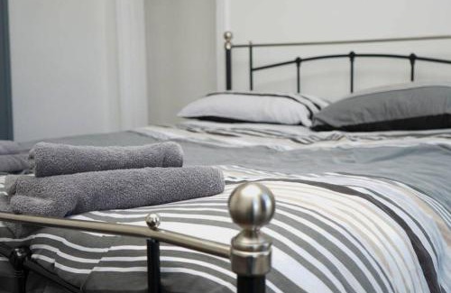 Hull Apartamento | Hullidays - University Side Lg 4 bed House