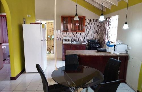 Old Harbour Casa | Humming Bird Inn-Homely and quiet