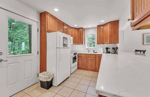 Bryant Cabina | Hummingbird Cabin with a private hot tub!