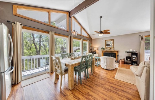 Moneta Cabaña | Hummingbird Cottage- charming cottage in quiet cove close to Bridgewater!