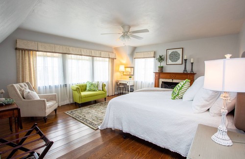 Medford Cama Y Desayuno | Hummingbird Estate Wine & Suites