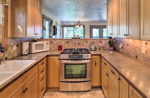 Bigfork Cabina | 'Hummingbird' Getaway in Swan Lake Cabins!