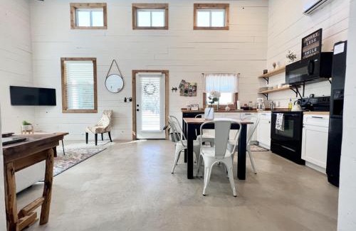 Spring Branch Casa | Hummingbird Haus - Hill country views on 20 acres with firepit