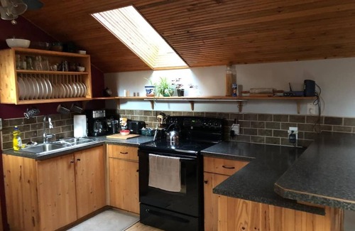 Regional District of Nanaimo Apartamento | Hummingbird Haven - Beautiful Studio Loft
