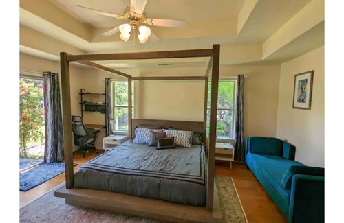 Oakhurst Villa | Hummingbird Haven, serene 4bdrm house with hot tub