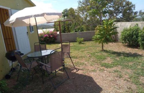 Runaway Bay Villa | Hummingbird Hill Villa